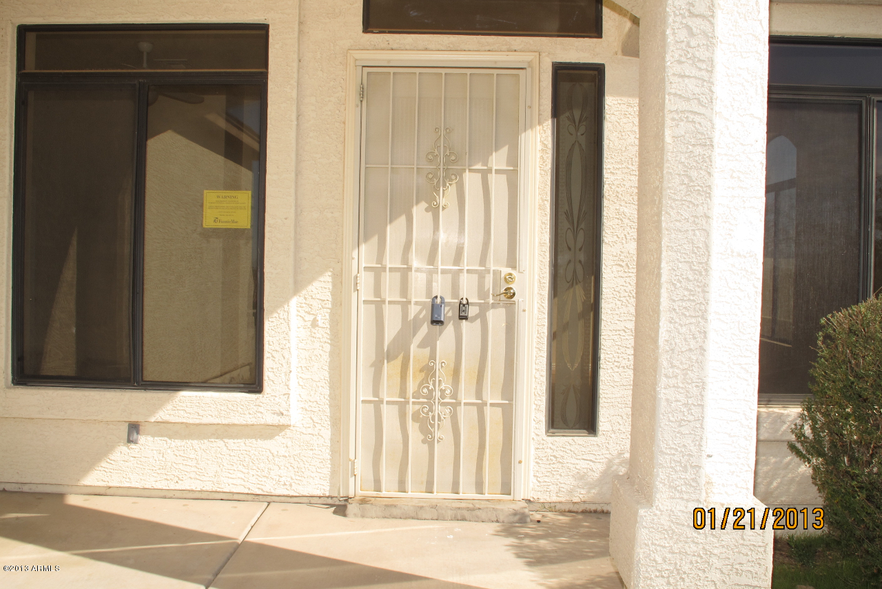 525 South Boyd Road Apache Junction, AZ 85119 - Photo 4 of 39 a view of a entryway of a house