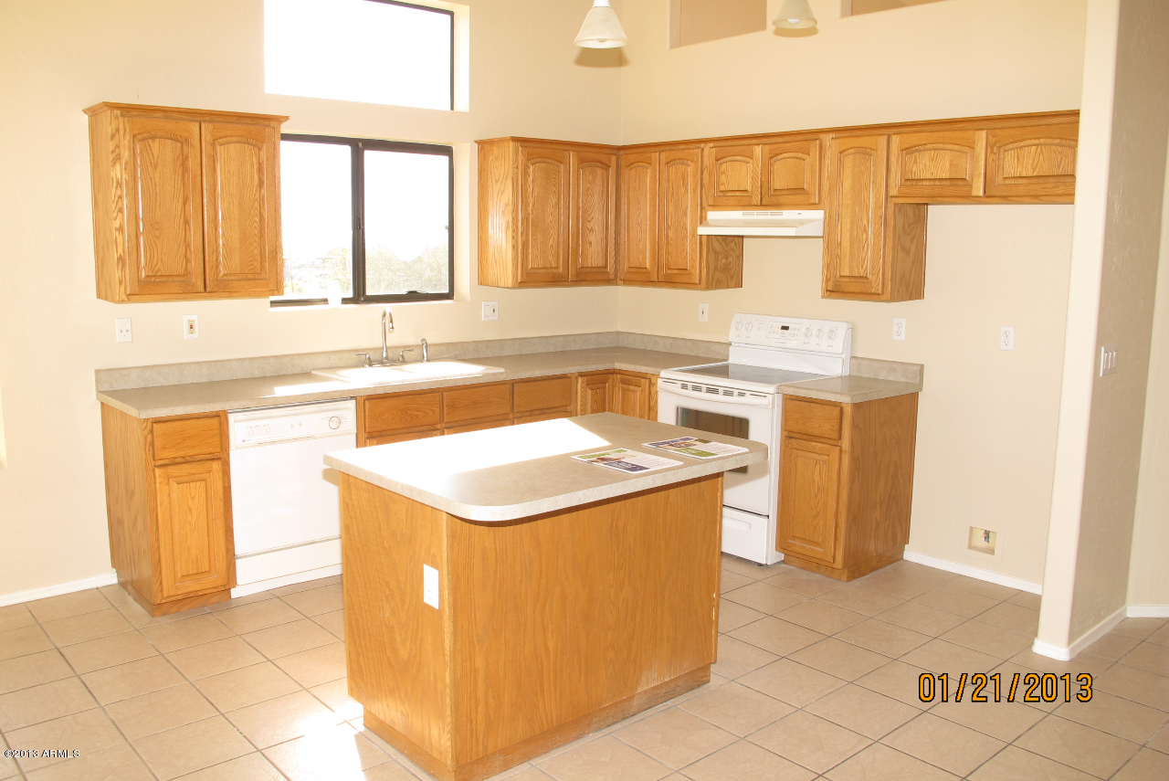 525 South Boyd Road Apache Junction, AZ 85119 - Photo 9 of 39 a utility room with washer and dryer