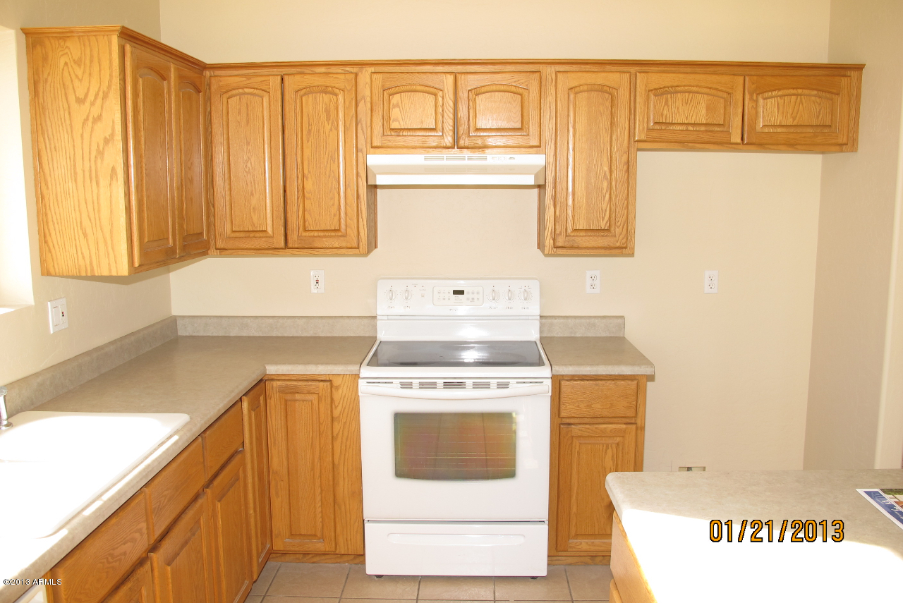 525 South Boyd Road Apache Junction, AZ 85119 - Photo 10 of 39 a kitchen with a stove top oven
