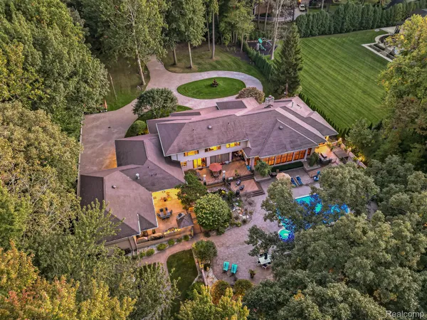 $1,987,500 | 17477 Iris Circle, Clinton Township, MI 48036
