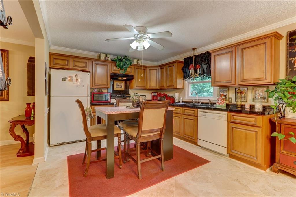 205 Guilford Road Jamestown, NC 27282 - Photo 6 of 25 Gallery Image 6