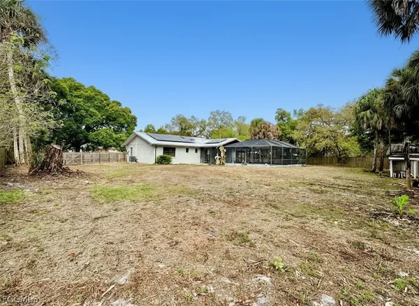 $2,250 | 233 South Cypress Street, LaBelle, FL 33935