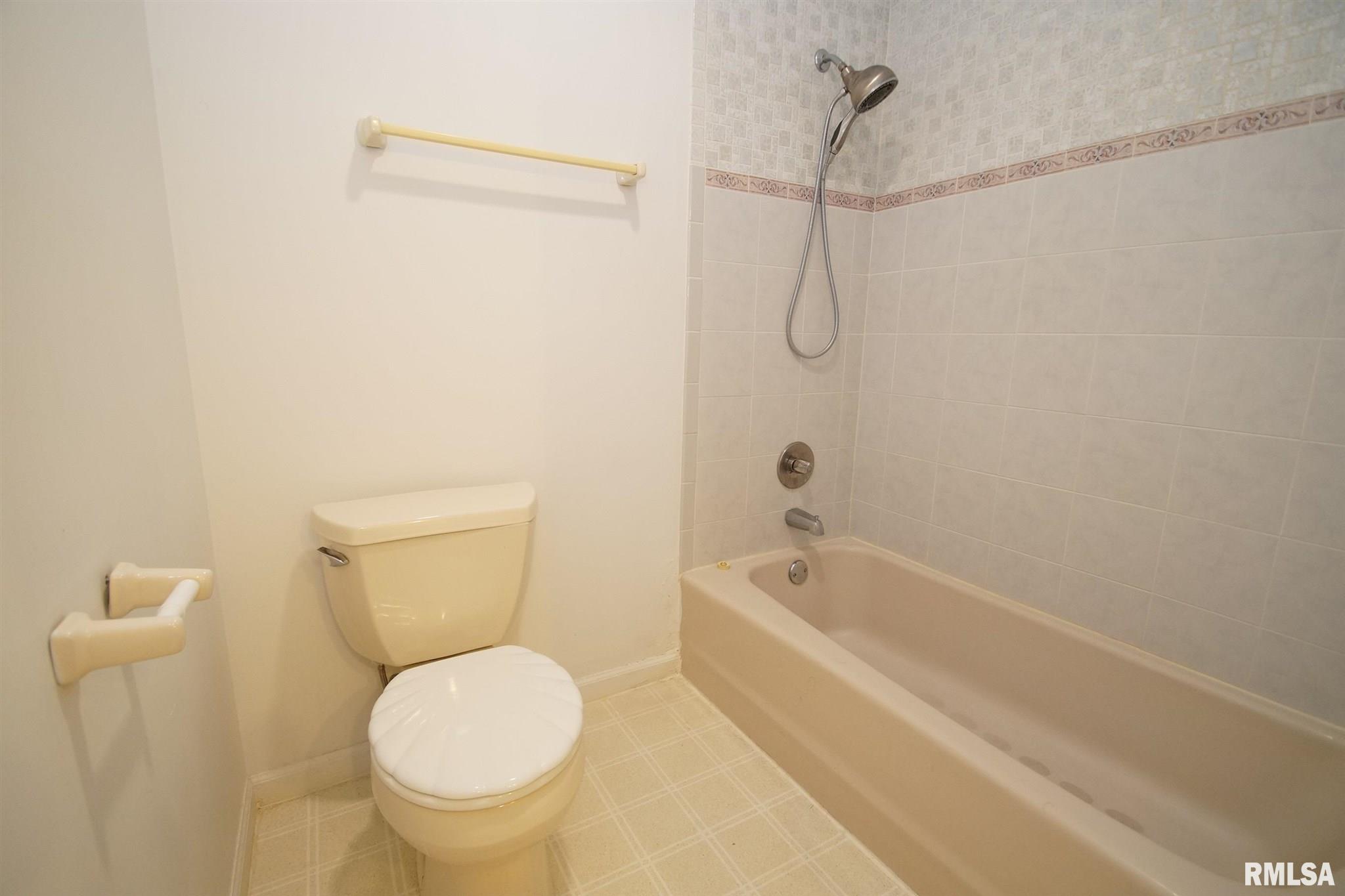 525 West Wolf Road Peoria, IL 61614 - Photo 38 of 44 Gallery Image 38