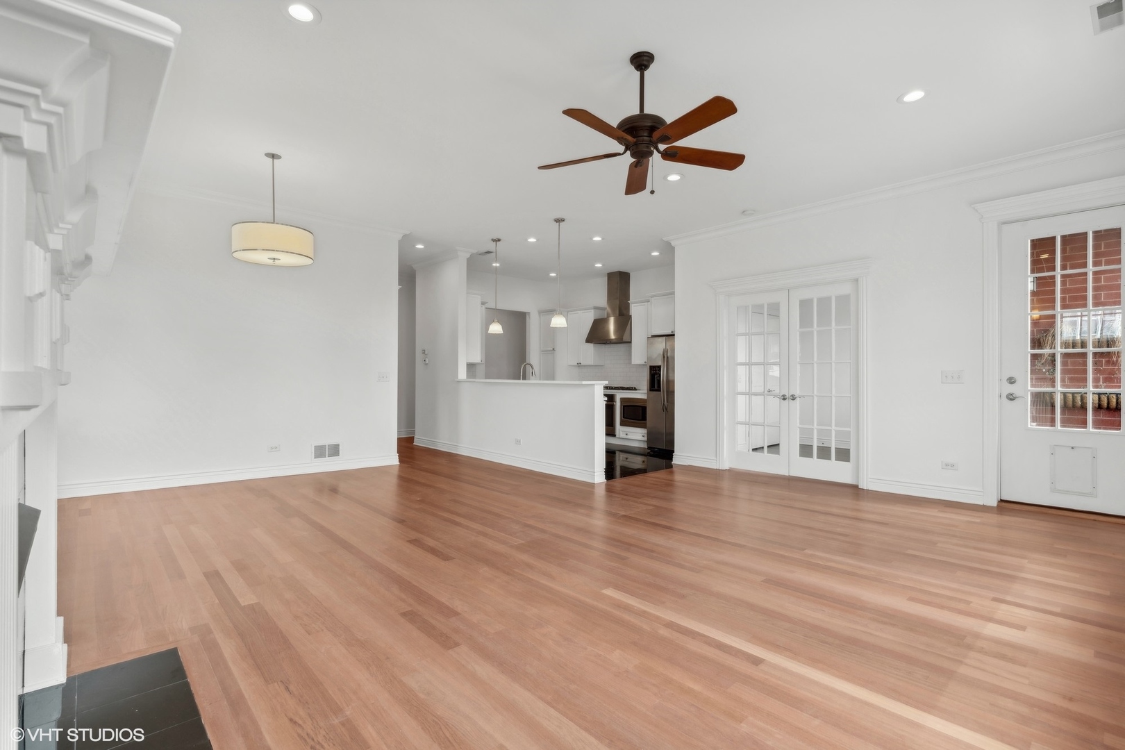 35 South Racine Avenue, Unit 4SW Chicago, IL 60607 - Photo 12 of 38 a view of a livingroom with a ceiling fan window and wooden floor