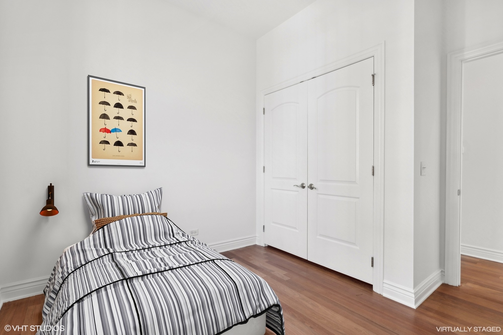 35 South Racine Avenue, Unit 4SW Chicago, IL 60607 - Photo 31 of 38 a view of a bedroom with a bed