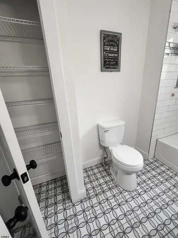 a bathroom with a toilet and a shower