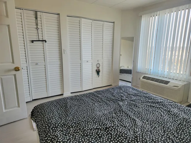 $169,900 | 1 Renaissance Place, Unit 816, Palatine, IL 60067