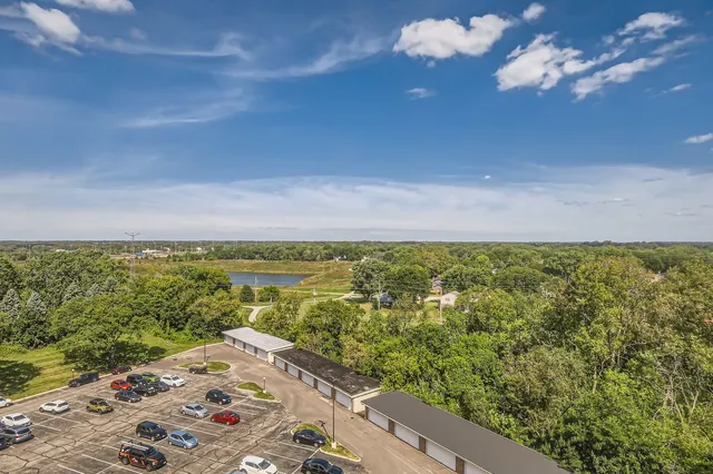 $169,900 | 1 Renaissance Place, Unit 816, Palatine, IL 60067