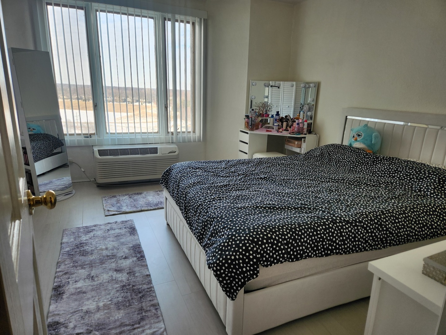 1 Renaissance Place, Unit 816 Palatine, IL 60067 - Photo 10 of 17 a bedroom with a bed and window