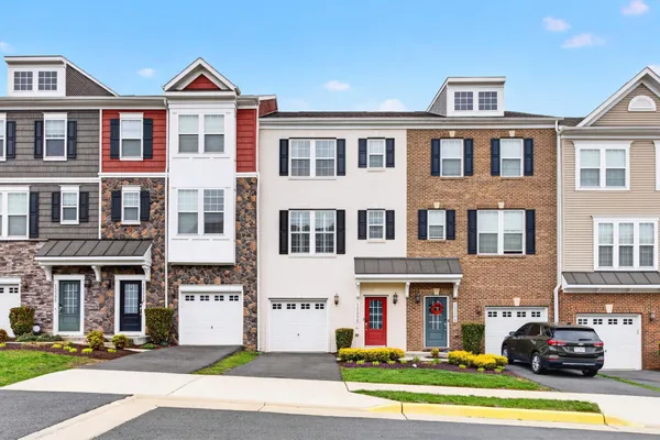 $570,000 | 15296 Westham Court, Haymarket, VA 20169