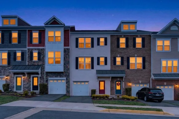 $570,000 | 15296 Westham Court, Haymarket, VA 20169