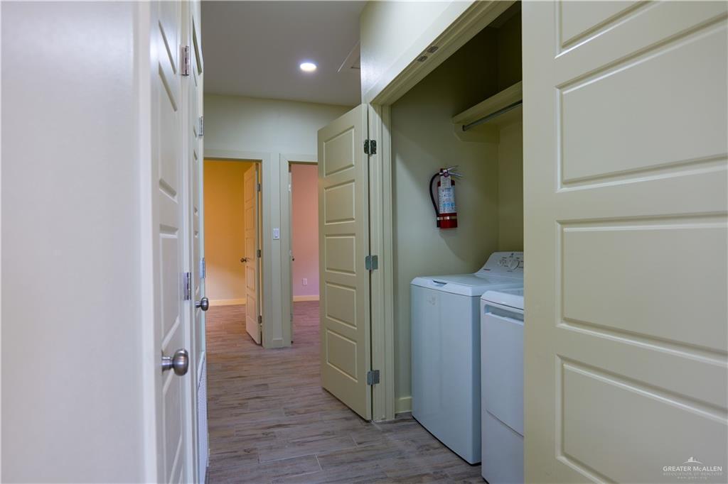 3086 Briggs Road, Unit D Weslaco, TX 78596 - Photo 6 of 10 a view of bathroom
