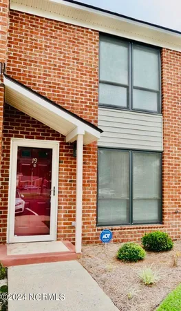 $1,200 | 19 Upton Ct Drive, Greenville, NC 27858