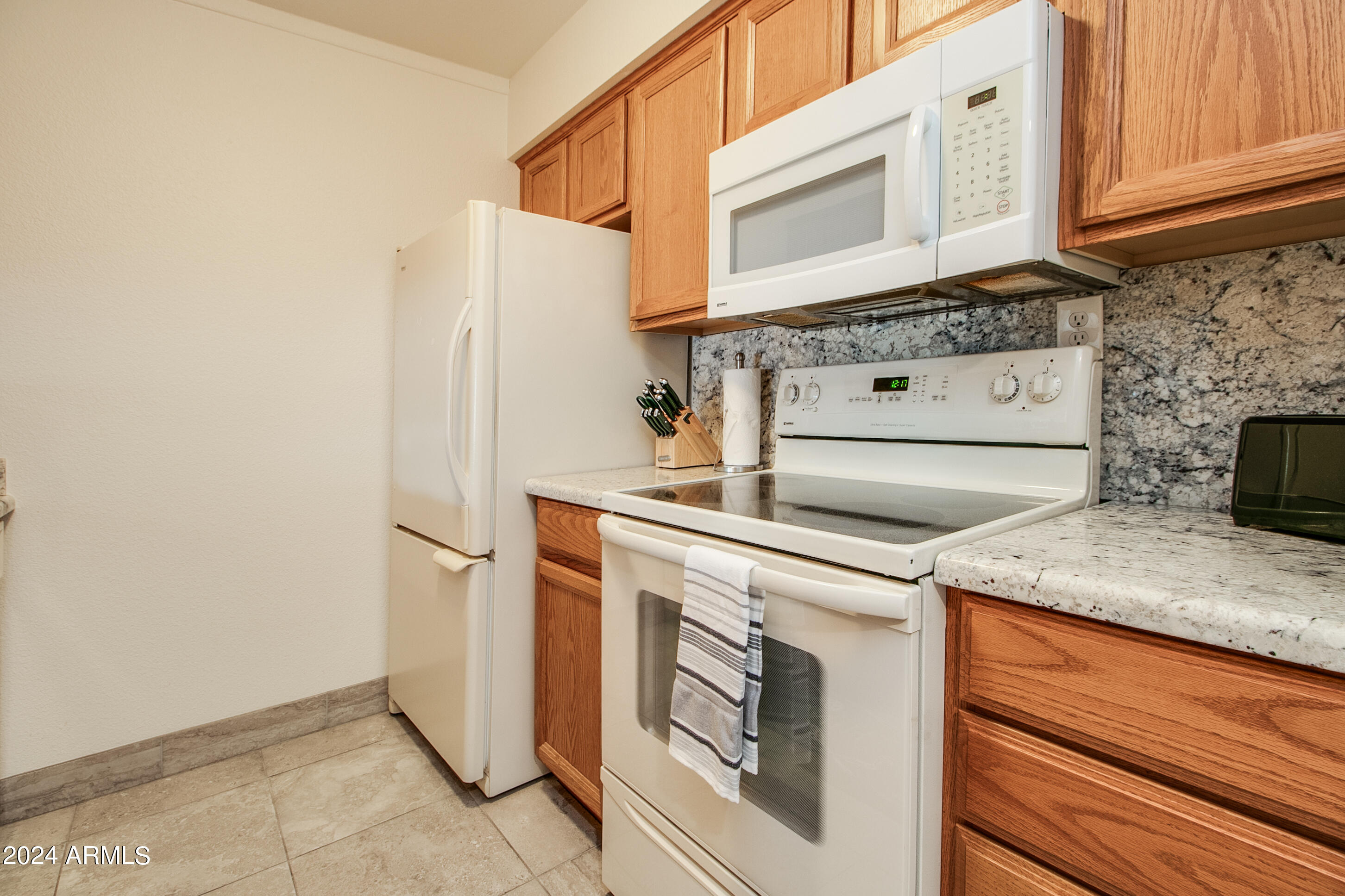 7625 East Camelback Road, Unit 252B Scottsdale, AZ 85251 - Photo 9 of 26 a utility room with dryer and washer