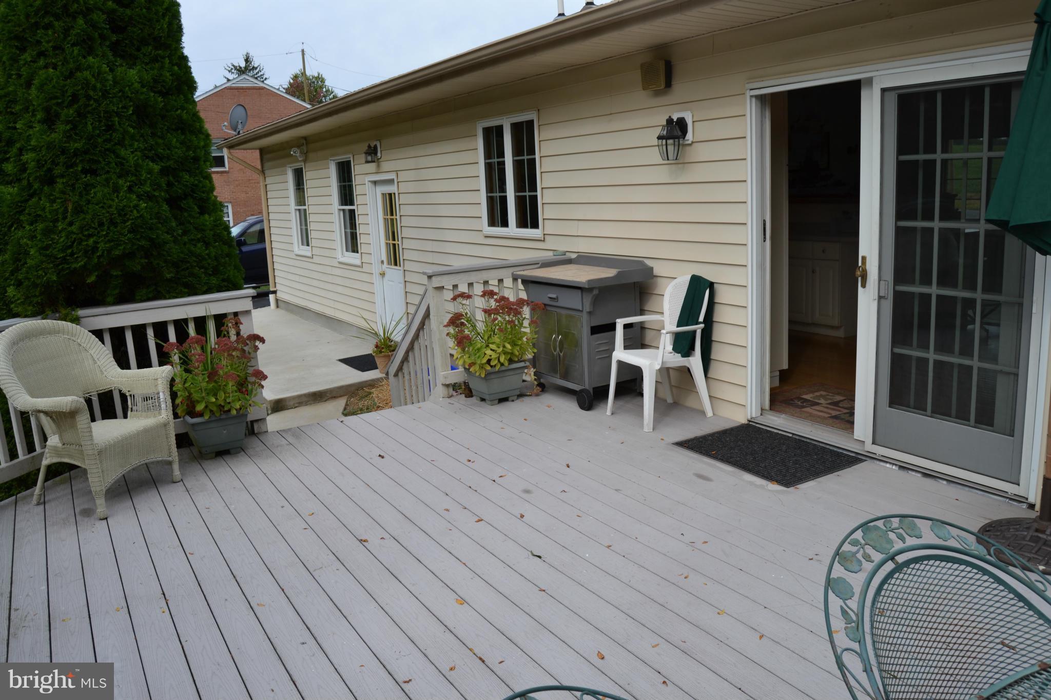 6108 Griffith Road Gaithersburg, MD 20882 - Photo 22 of 30 Deck