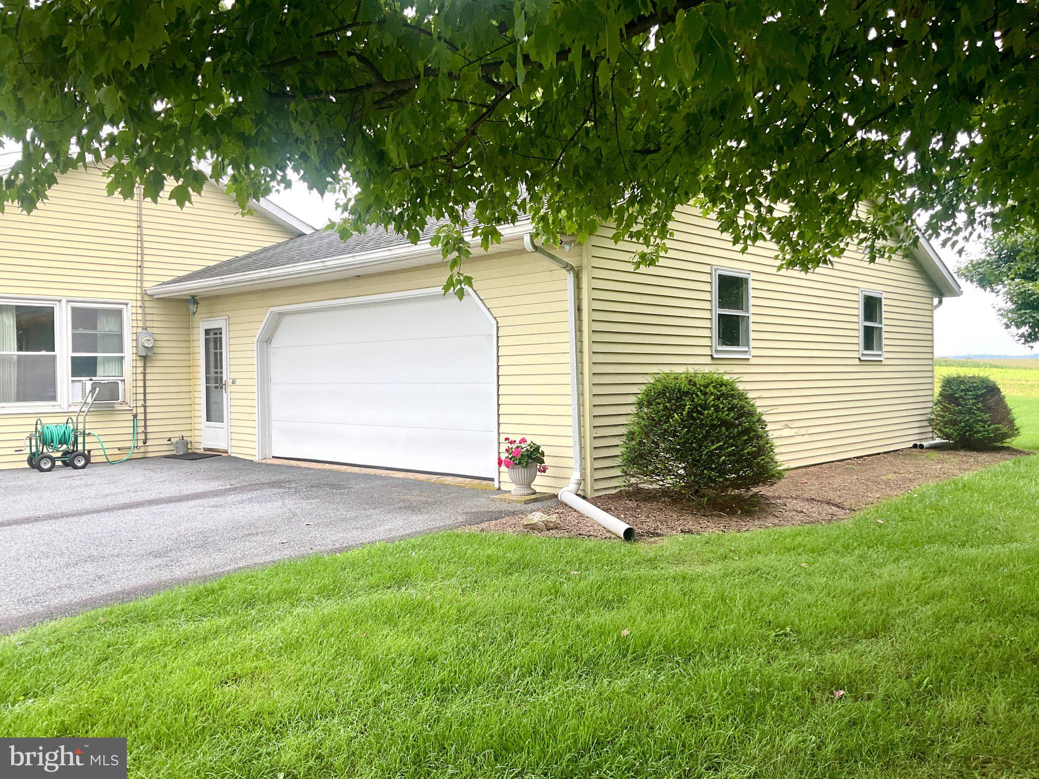 1127 Landisville Road Manheim, PA 17545 - Photo 6 of 34 Gallery Image 6