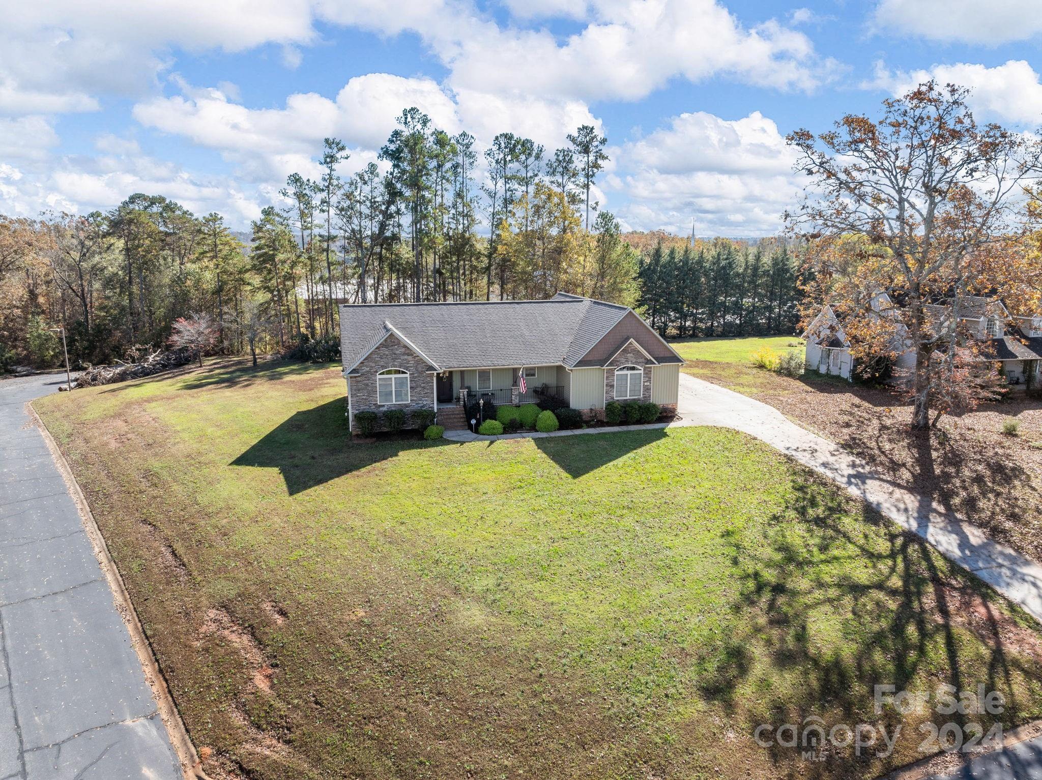 118 Heartleaf Way Chesnee, SC 29323 - Photo 2 of 43 Gallery Image 2
