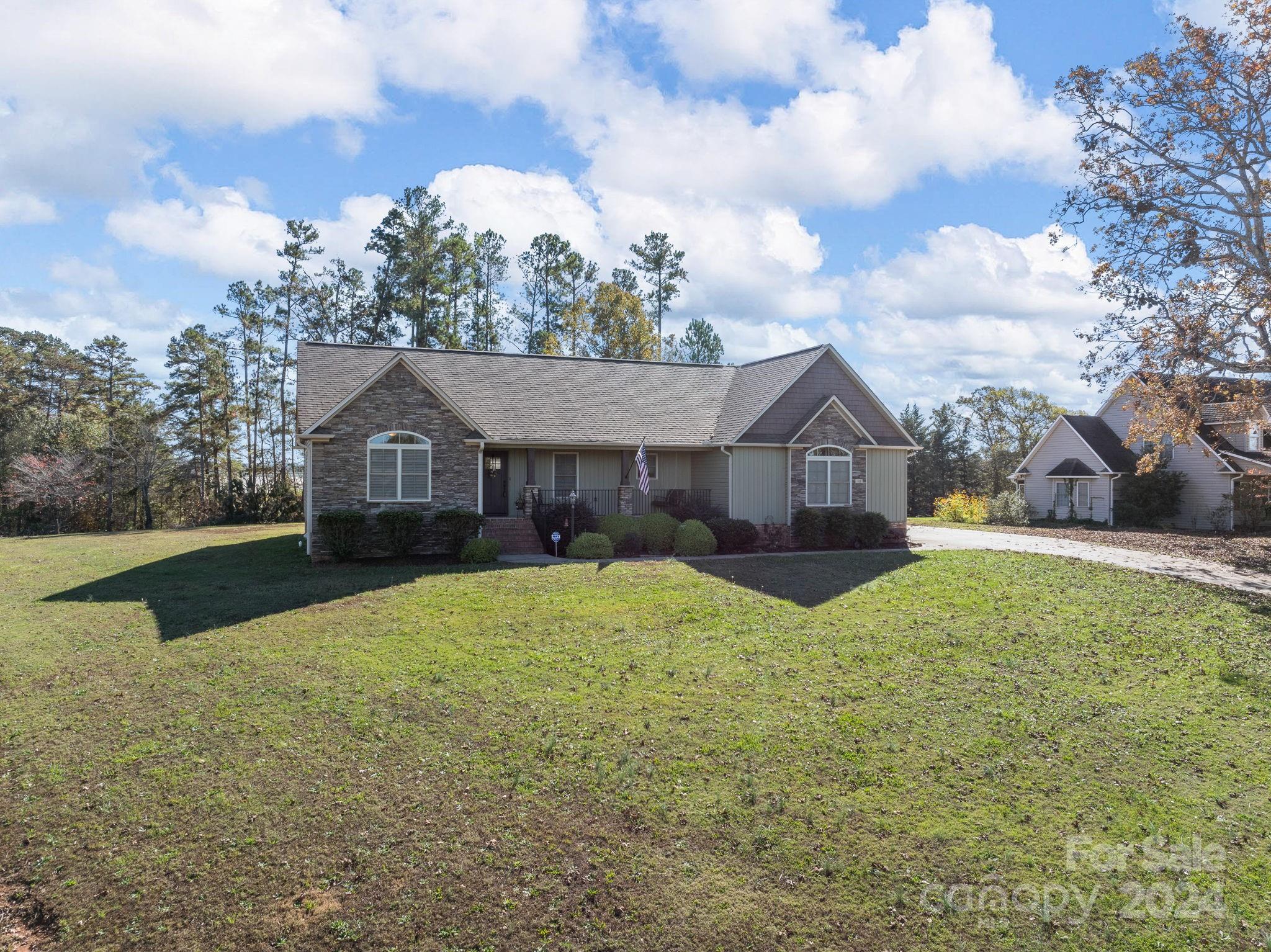 118 Heartleaf Way Chesnee, SC 29323 - Photo 3 of 43 Gallery Image 3