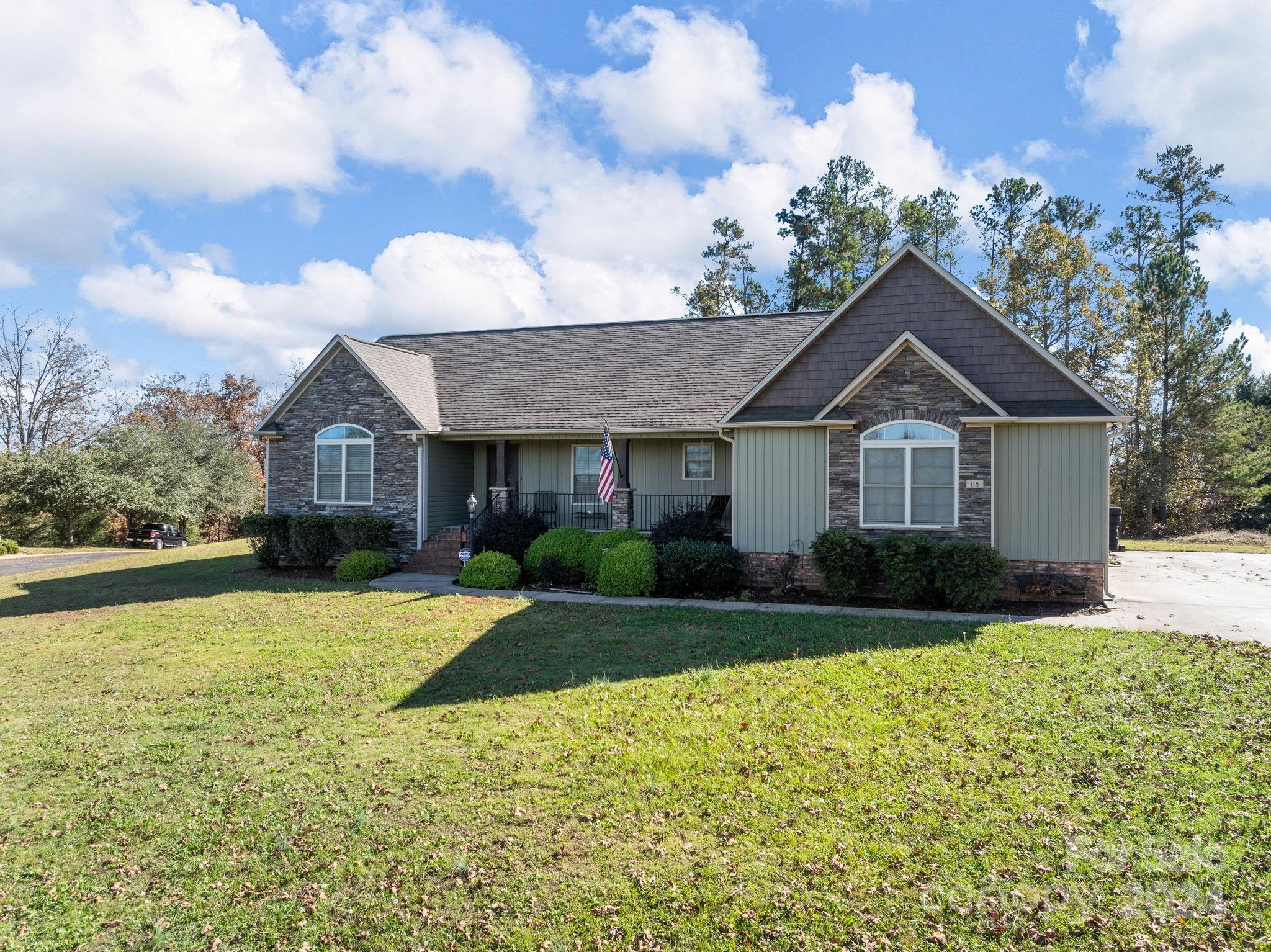118 Heartleaf Way Chesnee, SC 29323 - Photo 4 of 43 Gallery Image 4