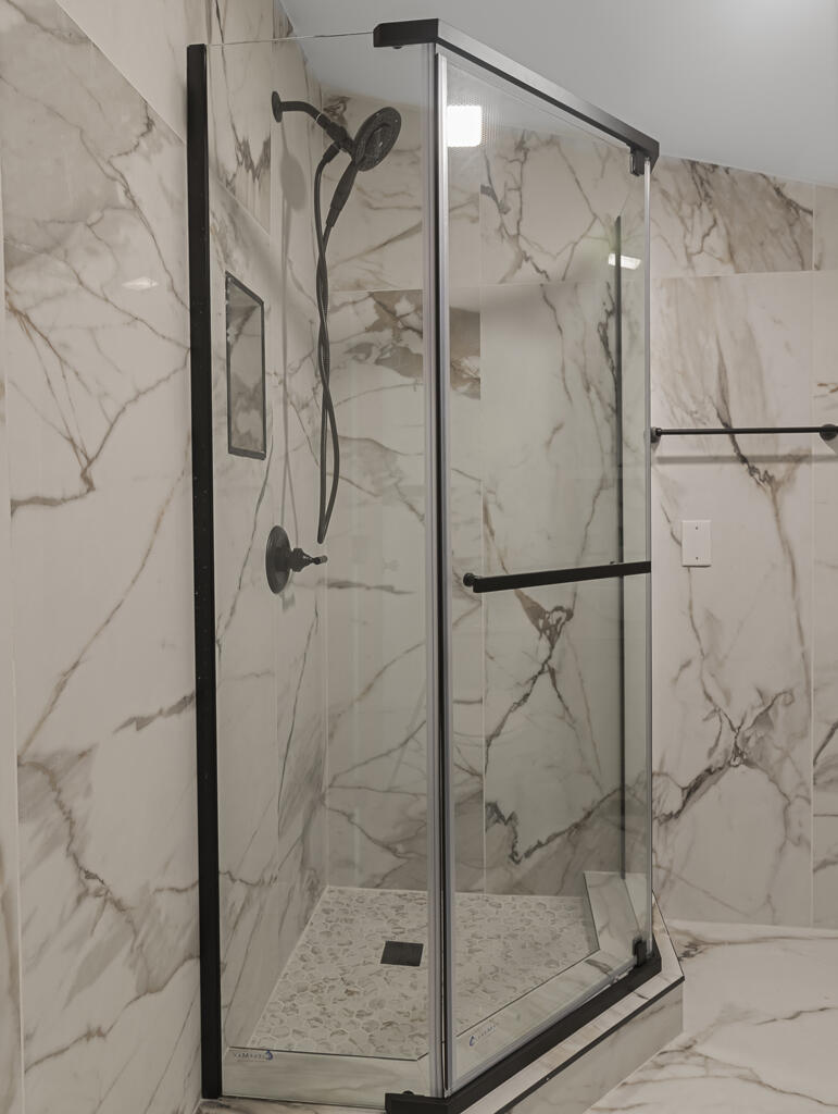 371 West 34th Street Riviera Beach, FL 33404 - Photo 16 of 27 Ensuite Bathroom 1