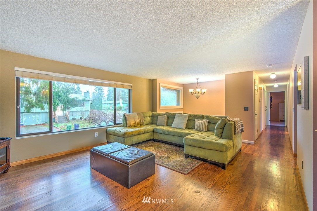 18513 129th Place Southeast Renton, WA 98058 - Photo 3 of 19 Gallery Image 3