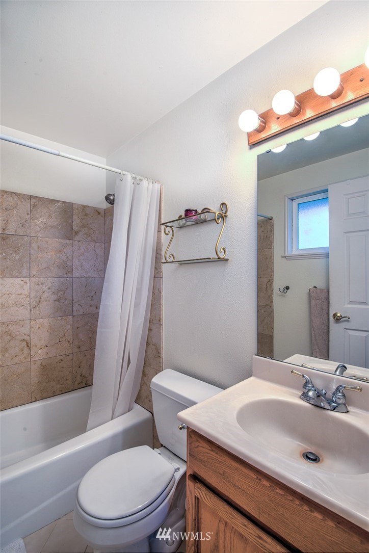 18513 129th Place Southeast Renton, WA 98058 - Photo 8 of 19 Gallery Image 8