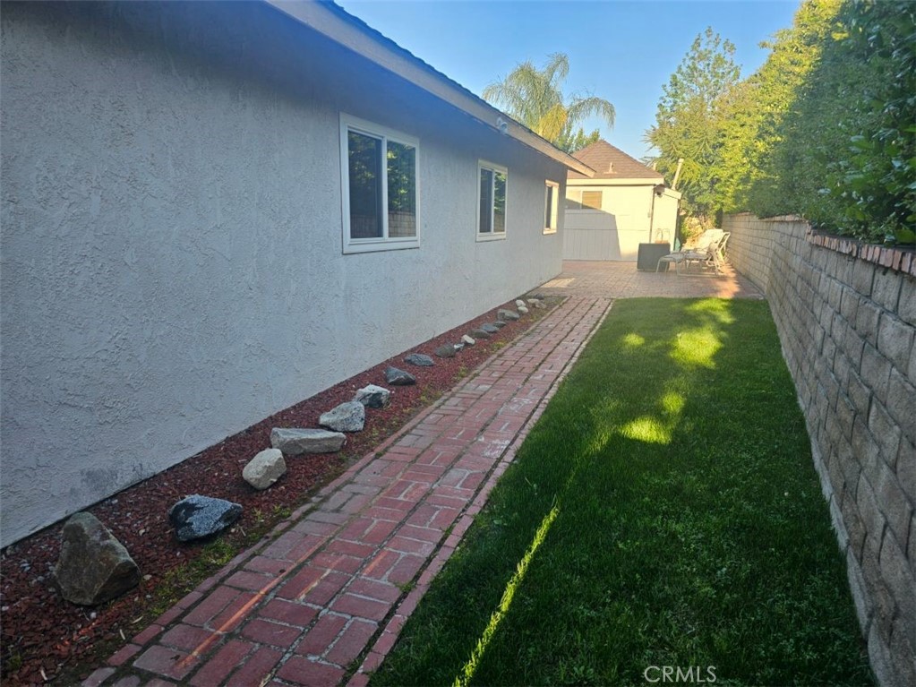 25132 Highspring Avenue Newhall, CA 91321 - Photo 44 of 46 a backyard of a house with lots of green space