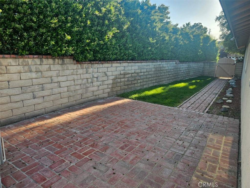 25132 Highspring Avenue Newhall, CA 91321 - Photo 46 of 46 a view of a backyard