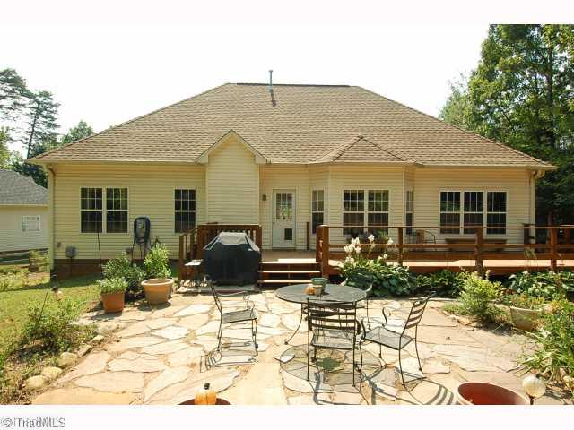 2693 Weymoth Road Winston-Salem, NC 27103 - Photo 11 of 12 Exterior Back.