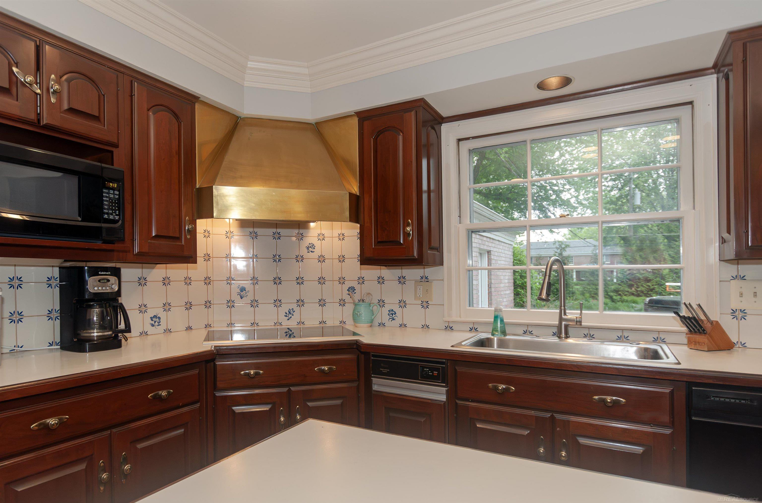 570 Oxford Road Grosse Pointe Woods, MI 48236 - Photo 28 of 99