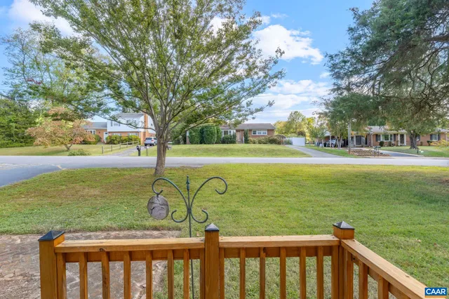 a view of a yard in front of a house