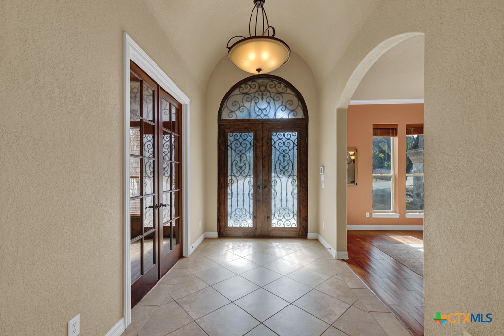 7607 Sky Loop Garden Ridge, TX 78266 - Photo 19 of 43 a view of a hallway with windows