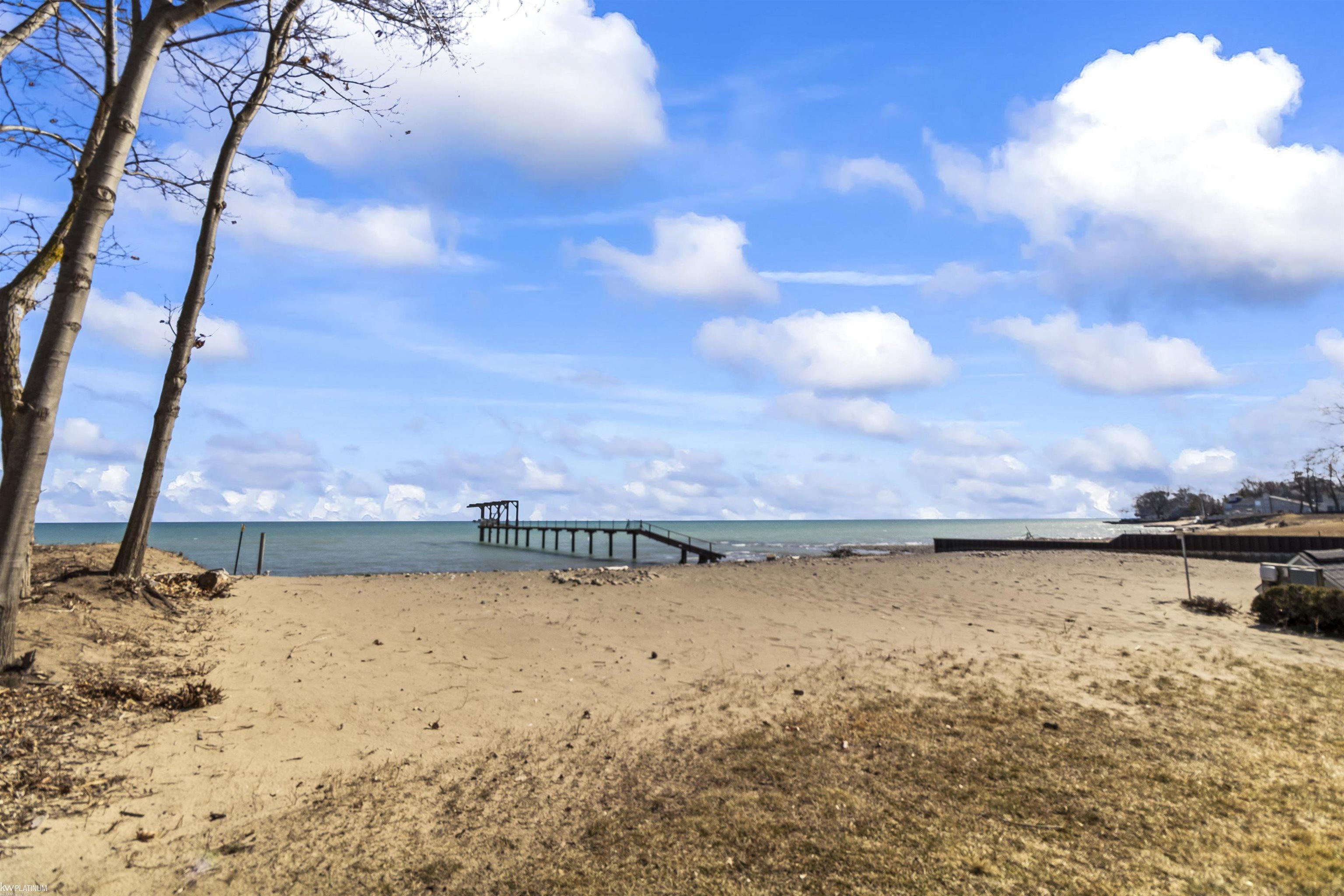 7252 Lakeshore Road Fort Gratiot, MI 48059 - Photo 9 of 12 50134829-ddfb2465-030c-49ff-bb8a-68fd35dc0137.JPG