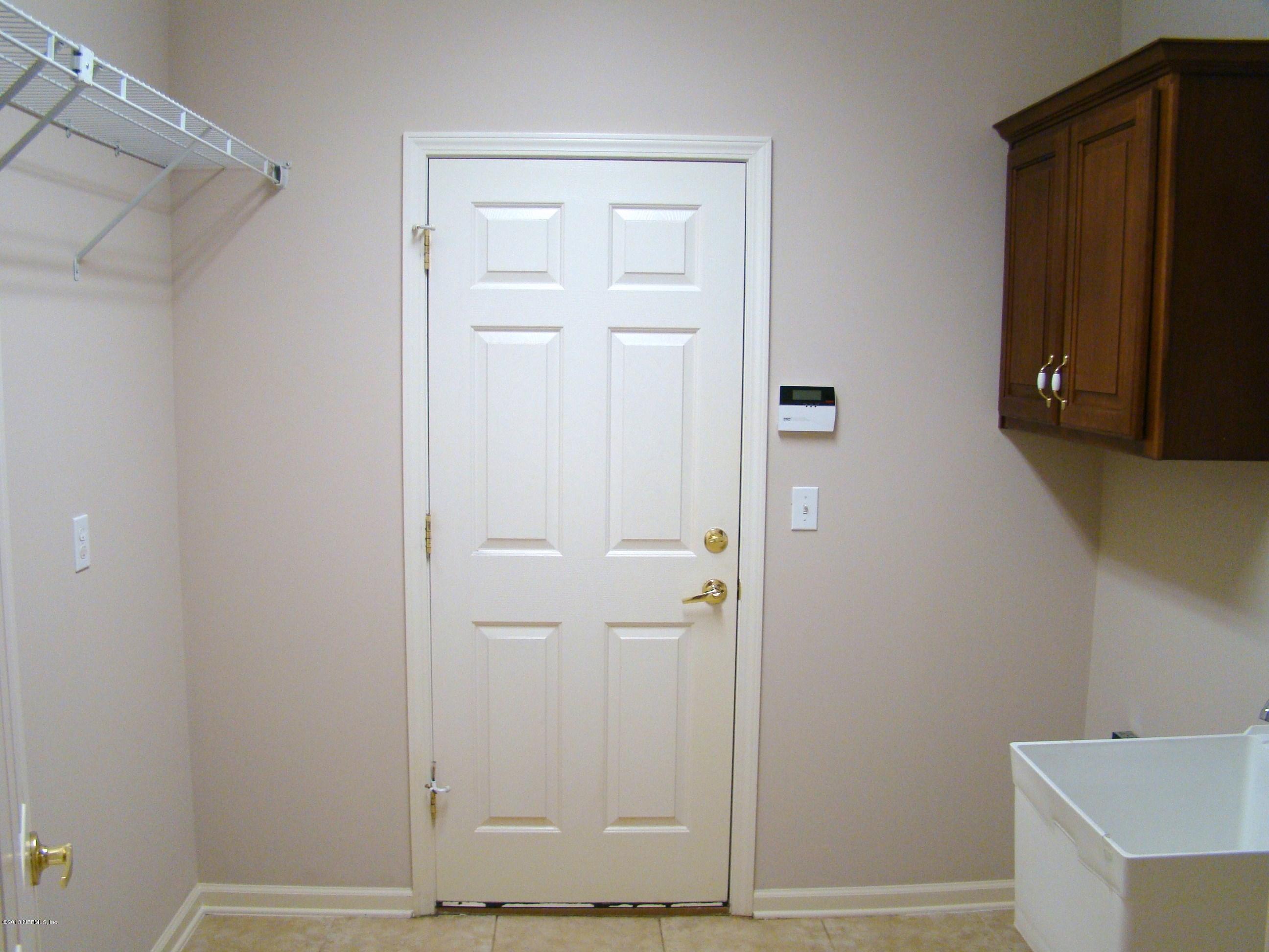 2870 Ravines Road Middleburg, FL 32068 - Photo 29 of 32 LAUNDRY VIEW 2