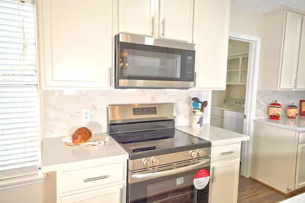 $2,295 | 11822 Hillbrook Drive, Houston, TX 77070
