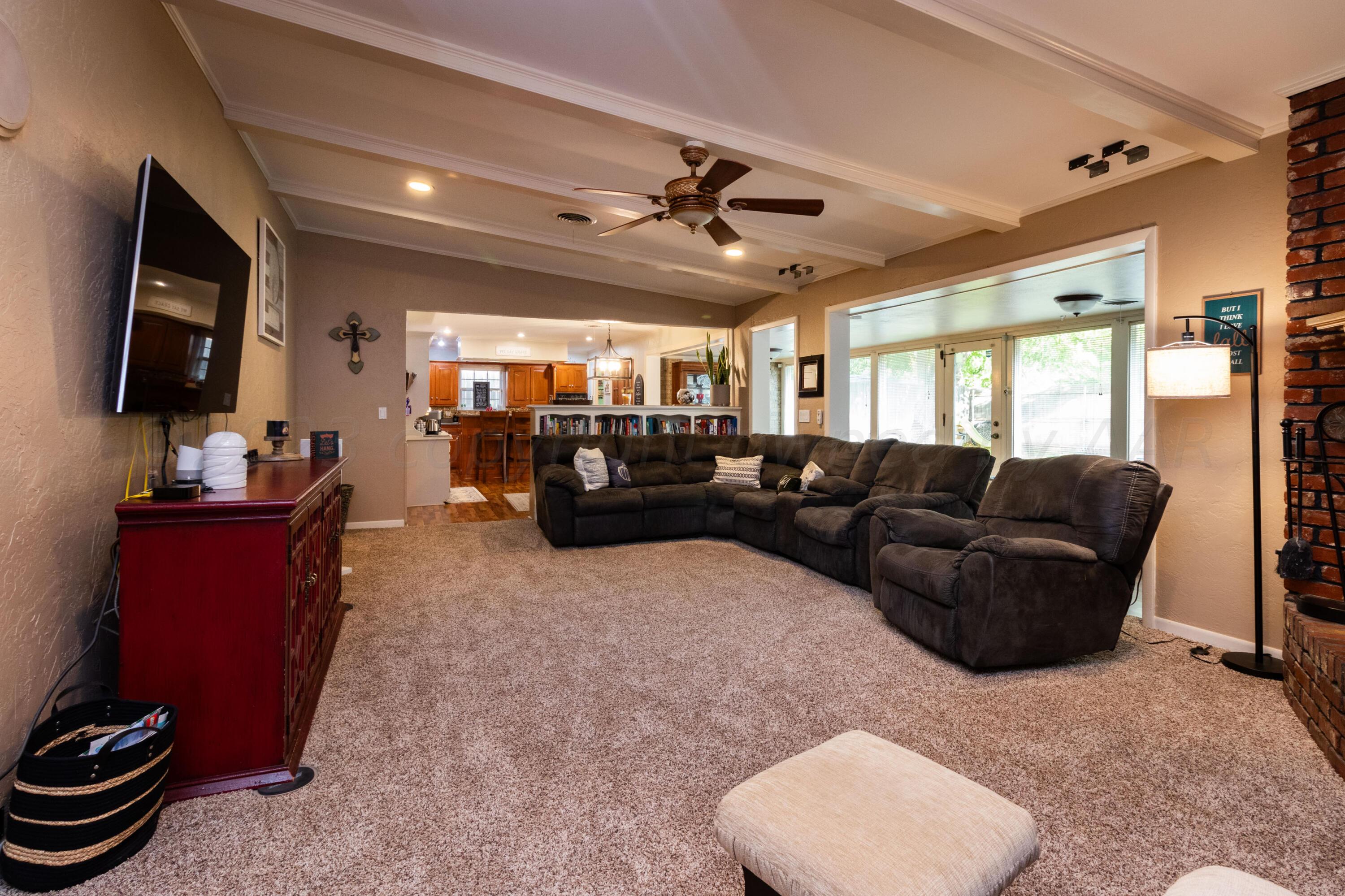 6704 Elmhurst Road Amarillo, TX 79106 - Photo 8 of 40 a living room with furniture and a flat screen tv