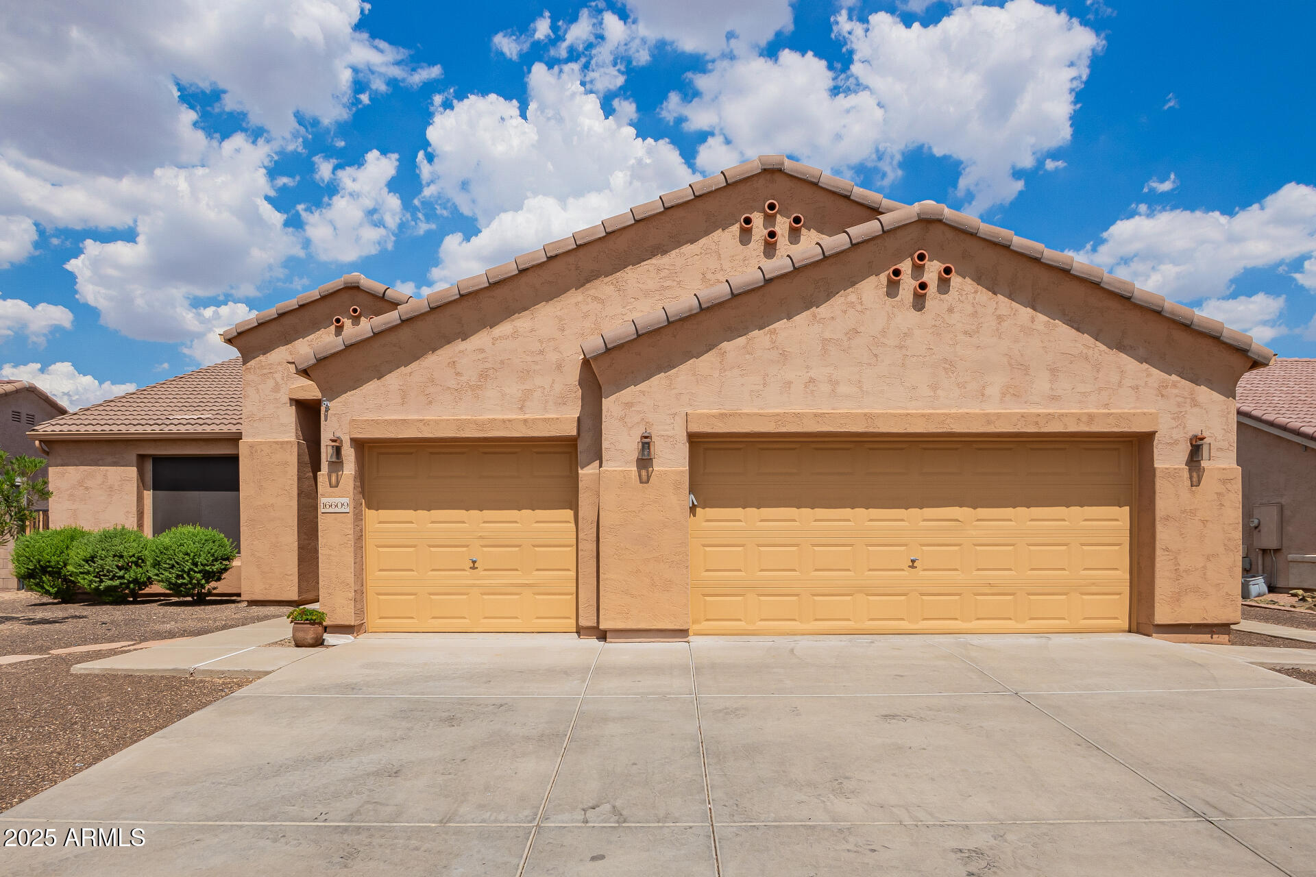 16609 North 40th Drive Phoenix, AZ 85053 - Photo 3 of 37 02 - 40th