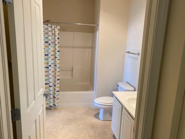 $1,950 | 4110 South Lake Drive, Unit 334, St. Francis, WI 53235