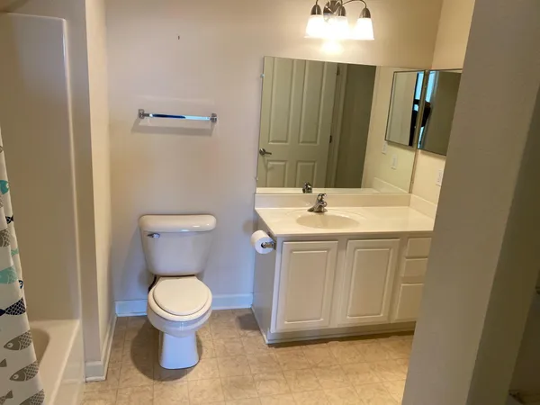 $1,950 | 4110 South Lake Drive, Unit 334, St. Francis, WI 53235