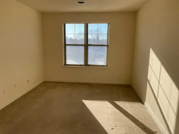 $1,950 | 4110 South Lake Drive, Unit 334, St. Francis, WI 53235
