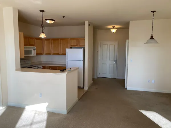 $1,950 | 4110 South Lake Drive, Unit 334, St. Francis, WI 53235