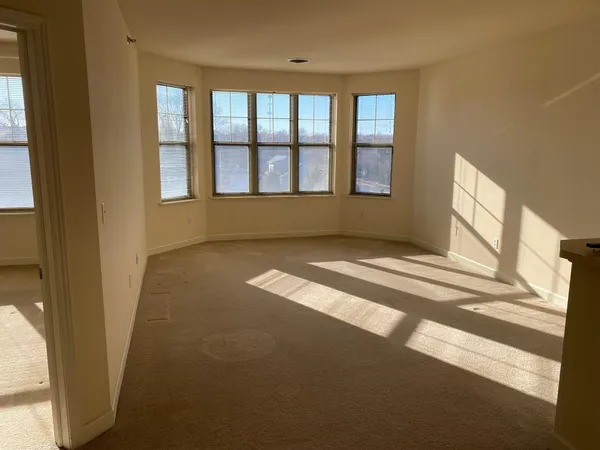 $1,950 | 4110 South Lake Drive, Unit 334, St. Francis, WI 53235