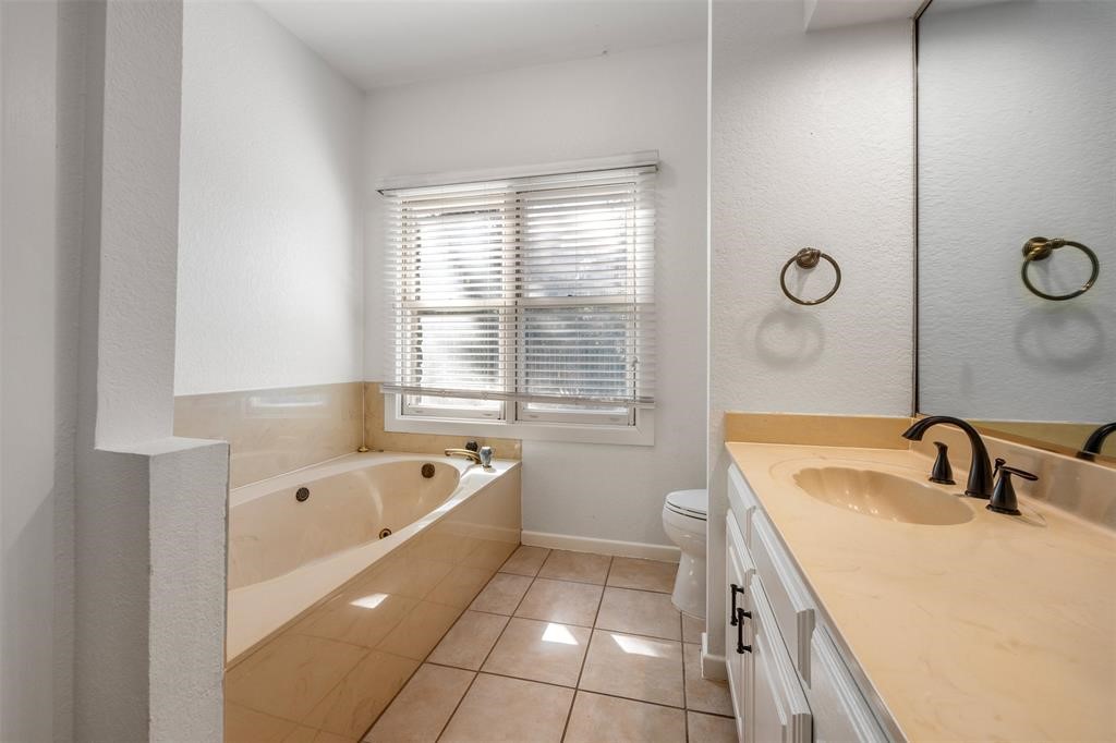 6 Sunview Road The Hills, TX 78738 - Photo 9 of 19 a bathroom with a tub sink and mirror