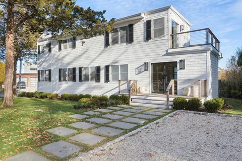 $3,950,000 | 60 Harbor Drive, Sag Harbor, NY 11963