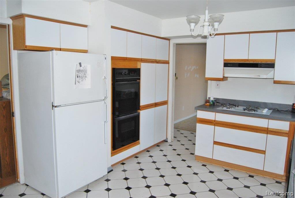 8530 Concord Road Grosse Ile, MI 48138 - Photo 5 of 13 Kitchen