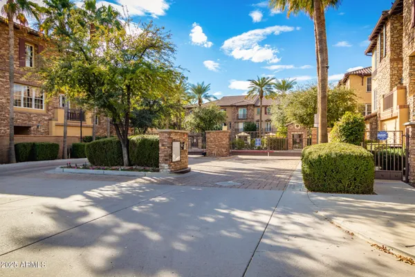 $575,000 | 2444 East Montecito Avenue, Phoenix, AZ 85016