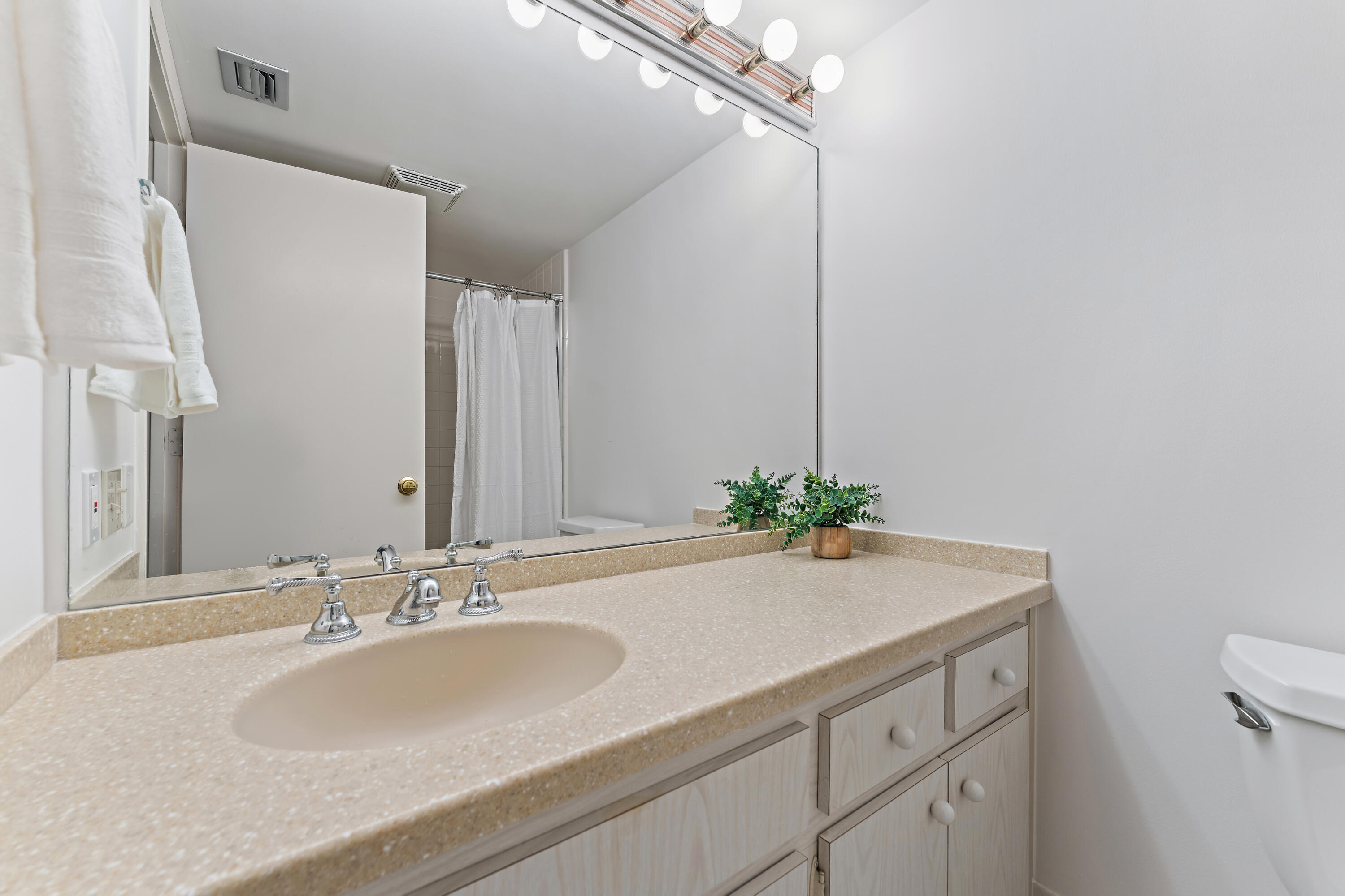 19900 South Beach Road, Unit 601 Jupiter, FL 33469 - Photo 64 of 84 a bathroom with a sink and a mirror