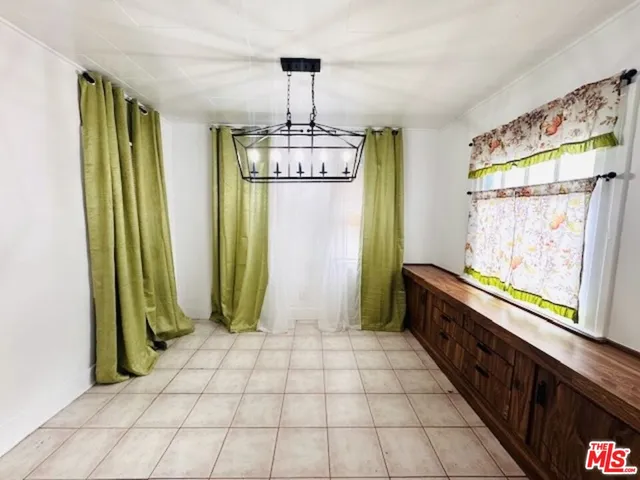 $5,995 | 1100 West 48th Street, Los Angeles, CA 90037