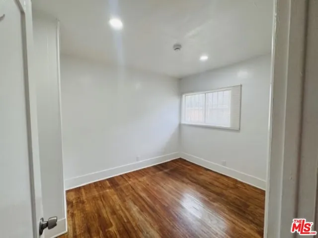 $5,995 | 1100 West 48th Street, Los Angeles, CA 90037