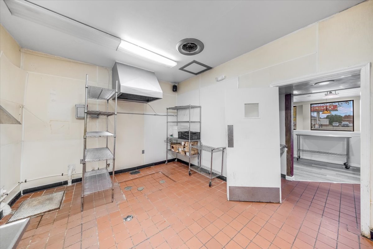 2312 West Springfield Avenue Champaign, IL 61821 - Photo 26 of 48 a view of a livingroom with an empty space